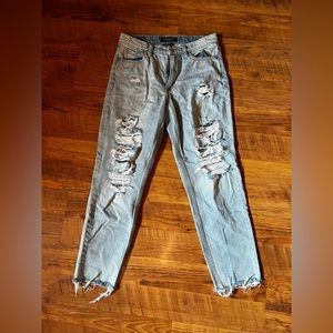 Aeropostale Ripped Mom Jeans. Size 4. Worn a couple times. No stains!